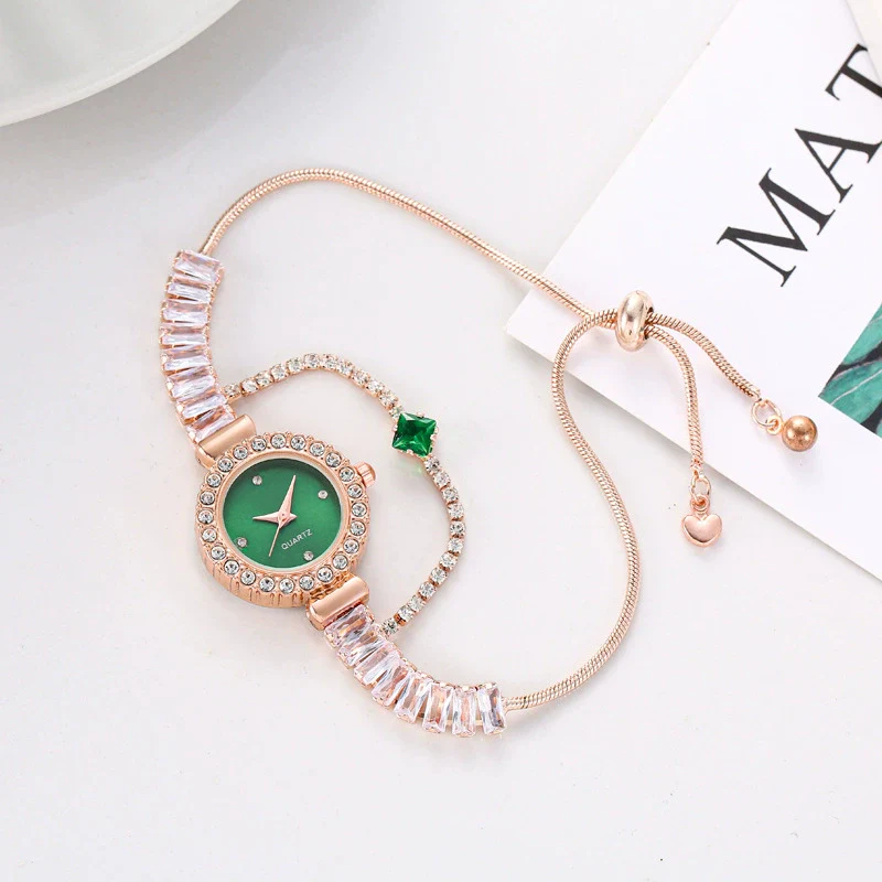 Wholesale Luxury Fashion Alloy Women's Round Dial Pullout Bracelet Watch