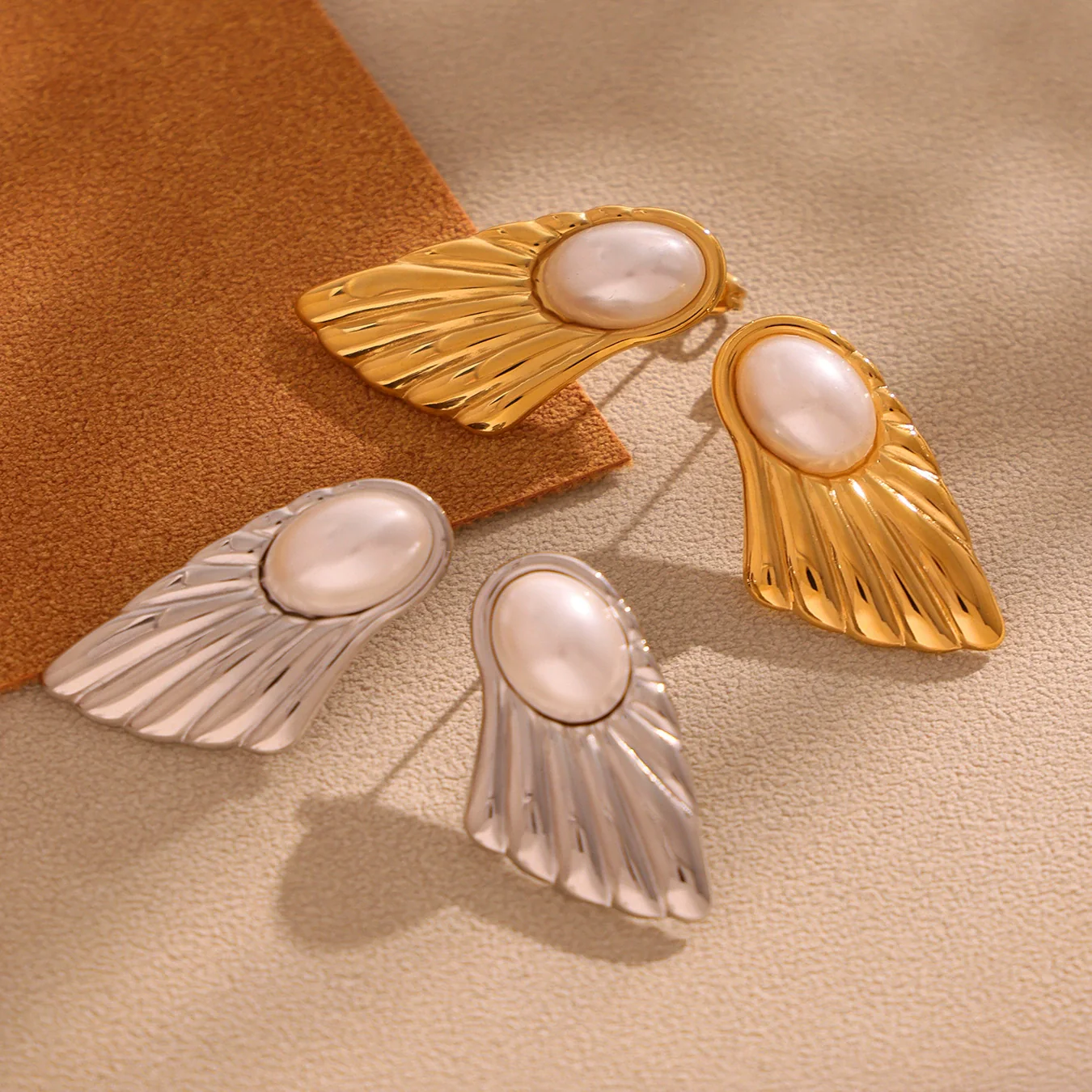 Wholesale Luxury French Retro Style Electroplated 18K Gold Stainless Steel And Shell Beads Geometric Earrings For Women - Image 2
