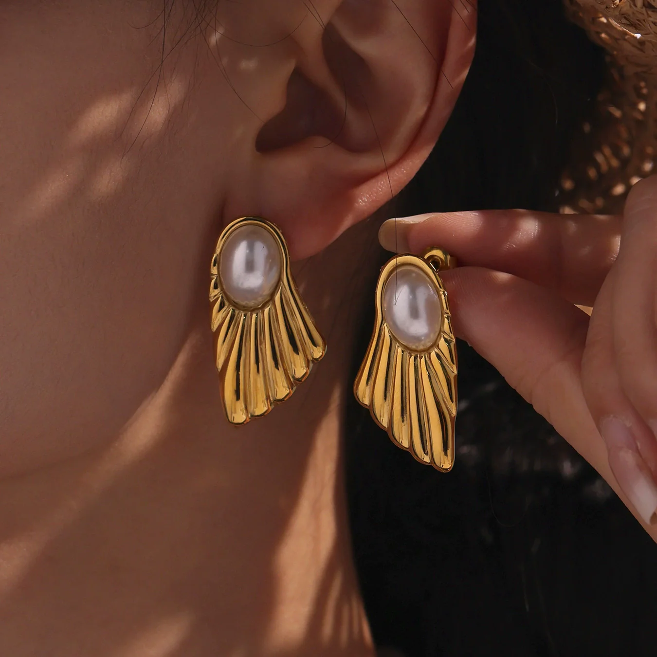 Wholesale Luxury French Retro Style Electroplated 18K Gold Stainless Steel And Shell Beads Geometric Earrings For Women - Image 3