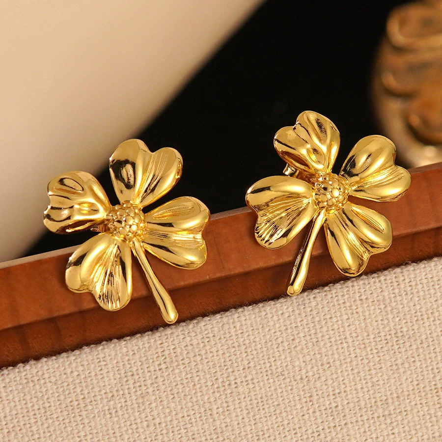 Wholesale Medieval Style Stamped Stainless Steel Flower Earrings For Women - Image 2
