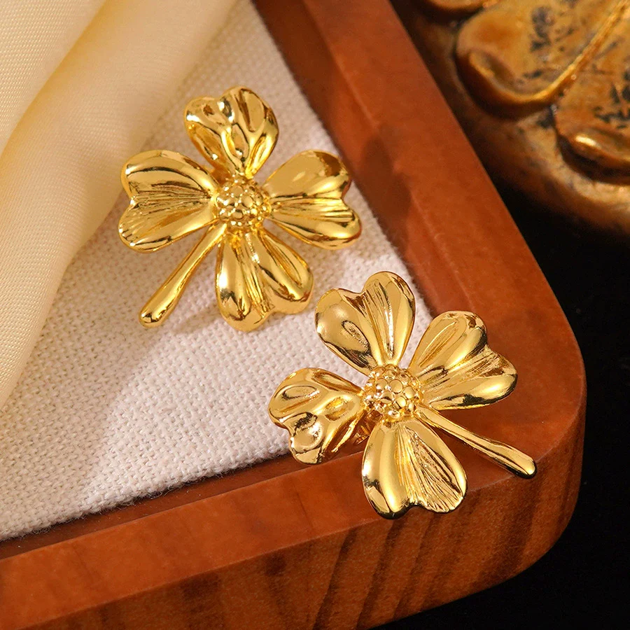 Wholesale Medieval Style Stamped Stainless Steel Flower Earrings For Women - Image 3