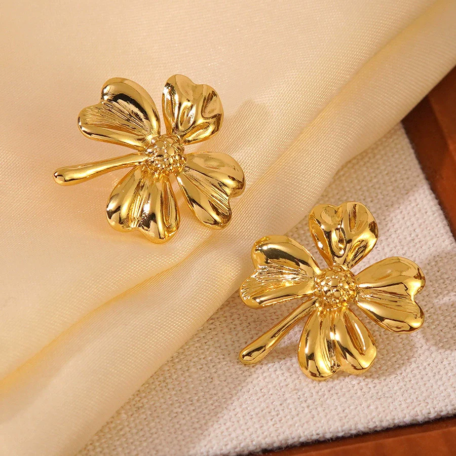 Wholesale Medieval Style Stamped Stainless Steel Flower Earrings For Women - Image 4