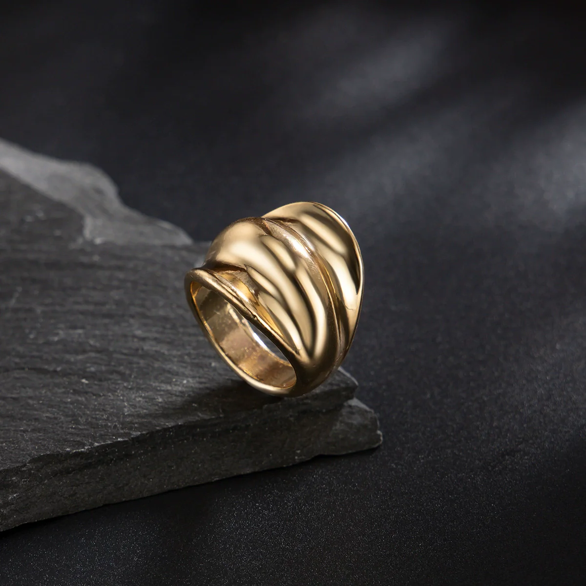 Wholesale Men's Alloy Geometric Retro Metal Ring With Electroplating - Image 4