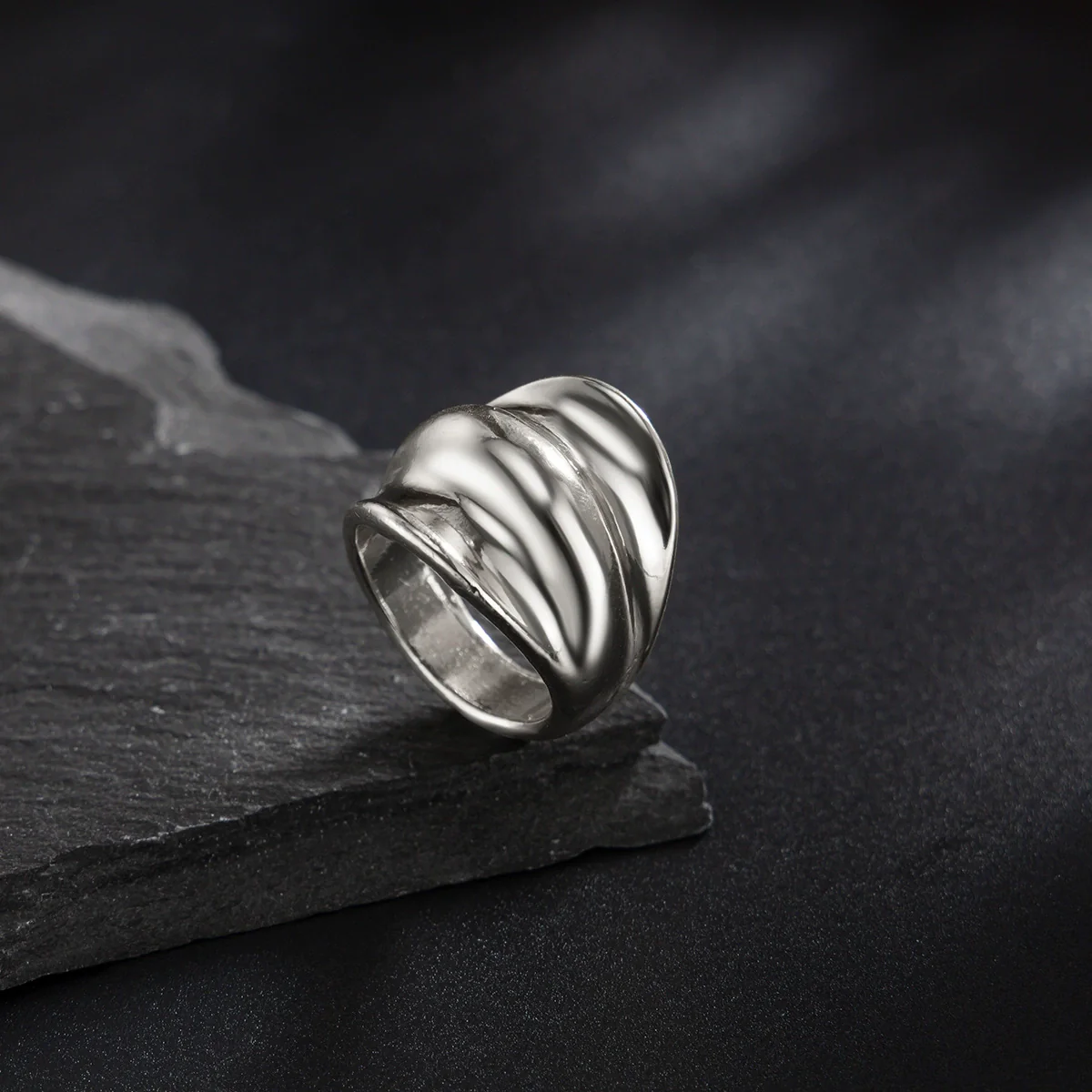 Wholesale Men's Alloy Geometric Retro Metal Ring With Electroplating - Image 7
