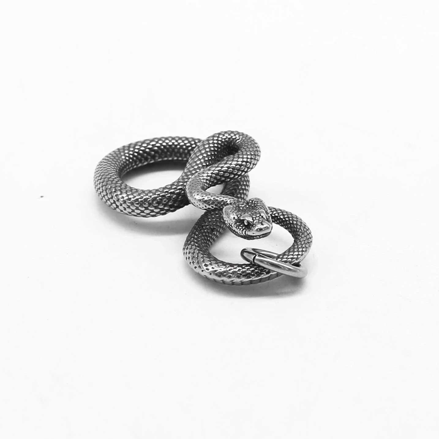 Wholesale Men's Zodiac Snake Pendant Necklace With Geometric Pattern Titanium Steel And Pearl Chain Dripping Oil Treatment - Image 4