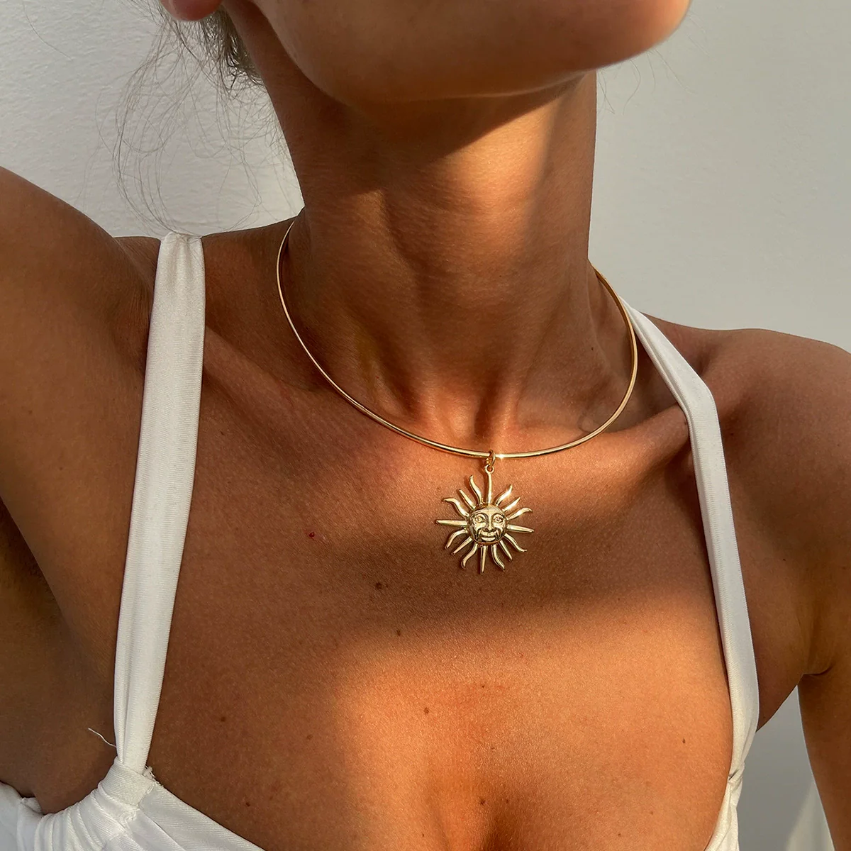 Wholesale Metal Collar Necklace Geometric Style Alloy Pendant Sunflower Design For Women - Image 2