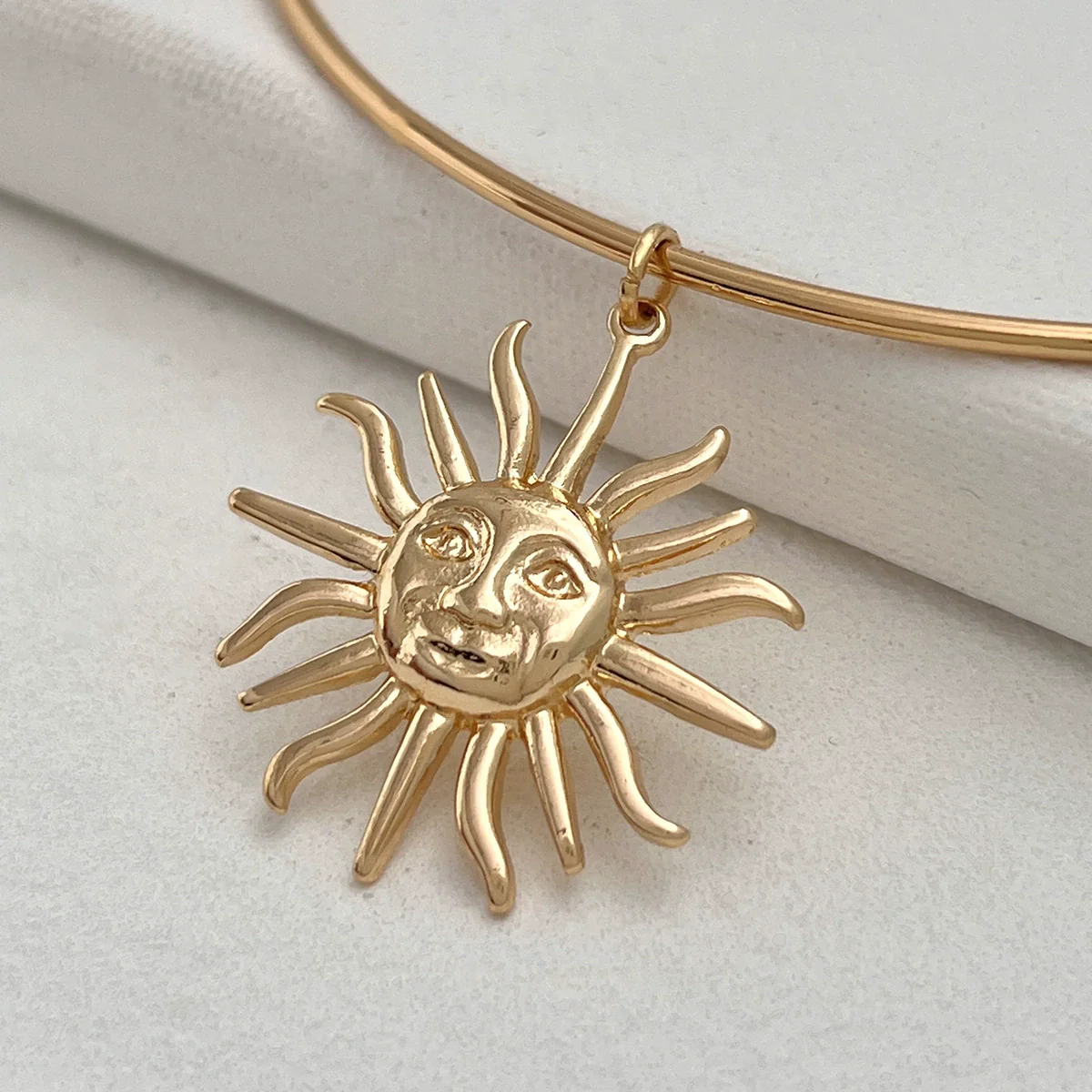 Wholesale Metal Collar Necklace Geometric Style Alloy Pendant Sunflower Design For Women - Image 3