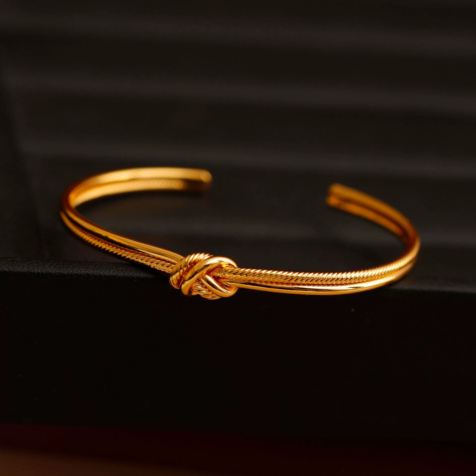 Wholesale Metal Geometric Goldplated Doublelayer Knotted Open Bracelet For Women - Image 3