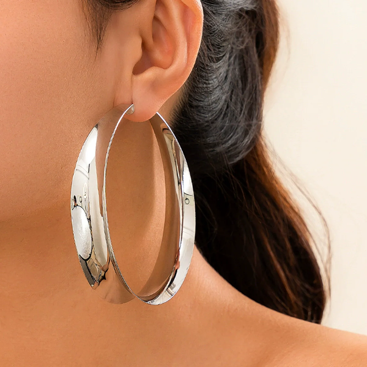Wholesale Metal Geometric Hollow Electroplated Women's Fashion Big Circle Earrings - Image 2
