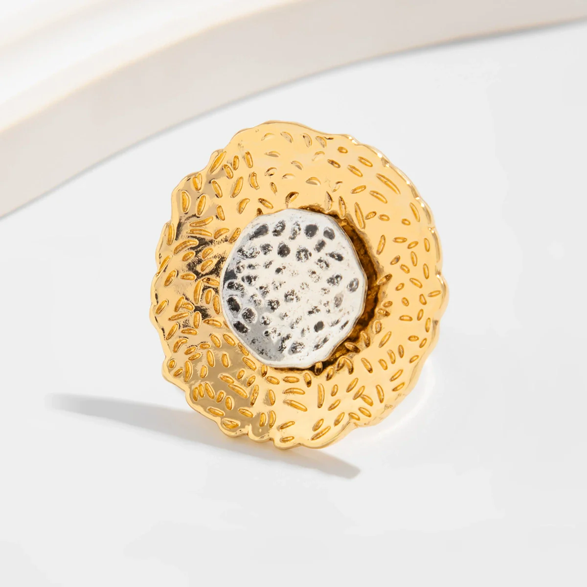 Wholesale Metal Geometric Leaf Retro Style Ring With Electroplating - Image 4