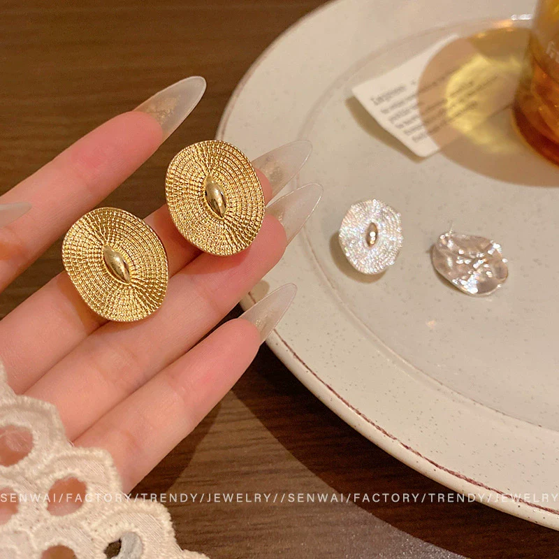 Wholesale Metal Geometric Oval Earrings For Women With Electroplating Process