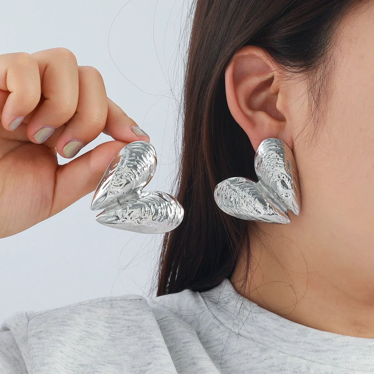 Wholesale Metal Heart Shape Zinc Alloy Electroplating Fashion Niche Design Women's Earrings
