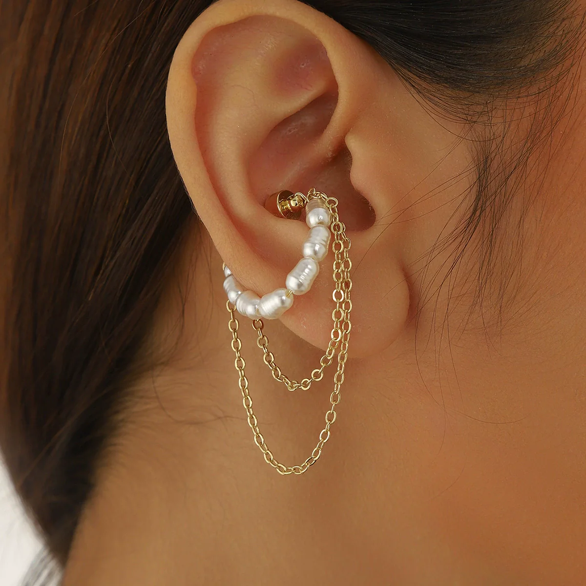 Wholesale Metal Ushaped Retro Style Magnet Pearl Tassel Electroplated Ear Clip For Women - Image 3
