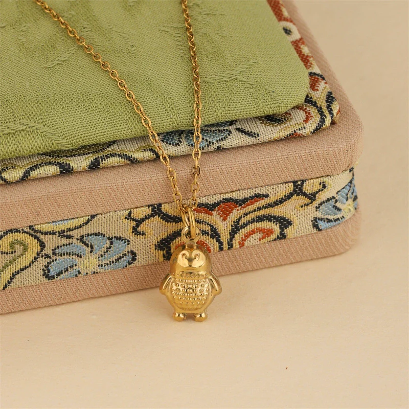 Wholesale Minimalist Geometric 18K Gold Electroplated Stainless Steel Penguin Pendant Necklace For Women - Image 4