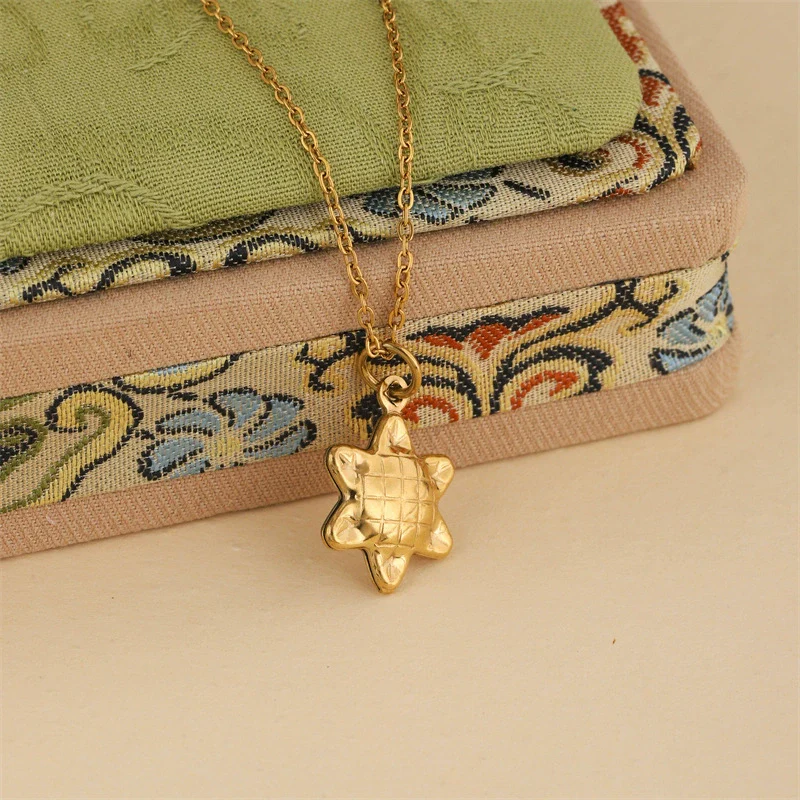 Wholesale Minimalist Geometric 18K Gold Plated Stainless Steel Irregular Flower Cross Chain Pendant Necklace For Women - Image 4