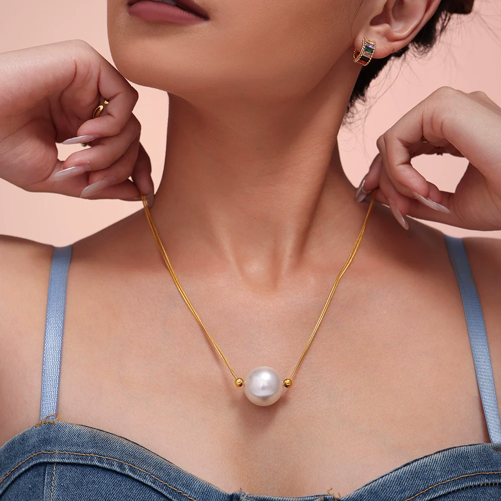 Wholesale Minimalist Geometric Titanium Steel And Shell Beads Single Large Bead Pendant Necklace With Electroplating For Women - Image 3