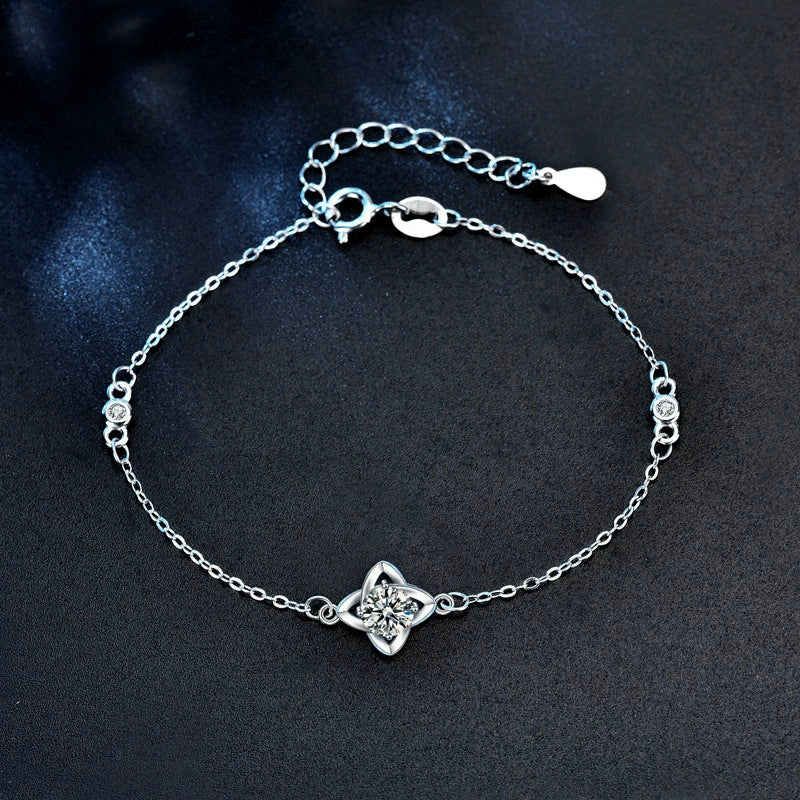 Wholesale Moissanite And 925 Sterling Silver Clover Bracelet For Women With Leaf Pattern And Electroplating Treatment