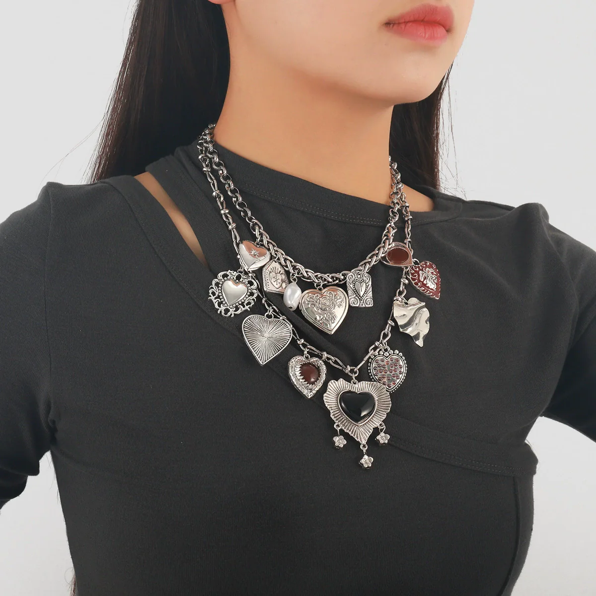 Wholesale Multilayer Metal Retro Heart Pendant Ladies Charm Necklace Alloy Electroplating - Image 2