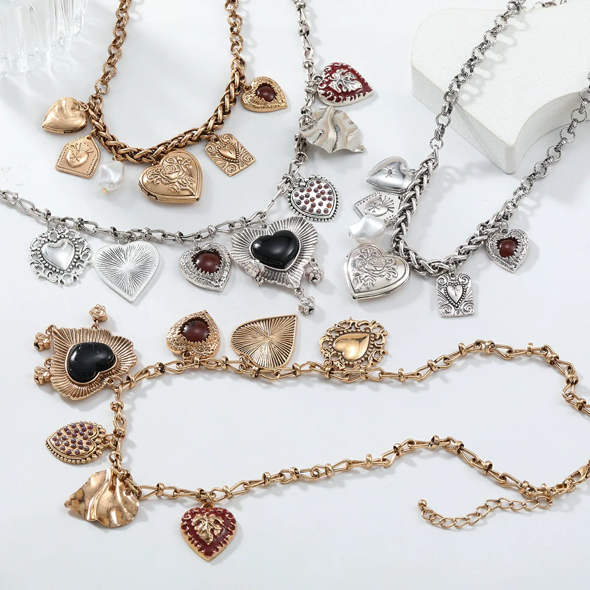 Wholesale Multilayer Metal Retro Heart Pendant Ladies Charm Necklace Alloy Electroplating - Image 3