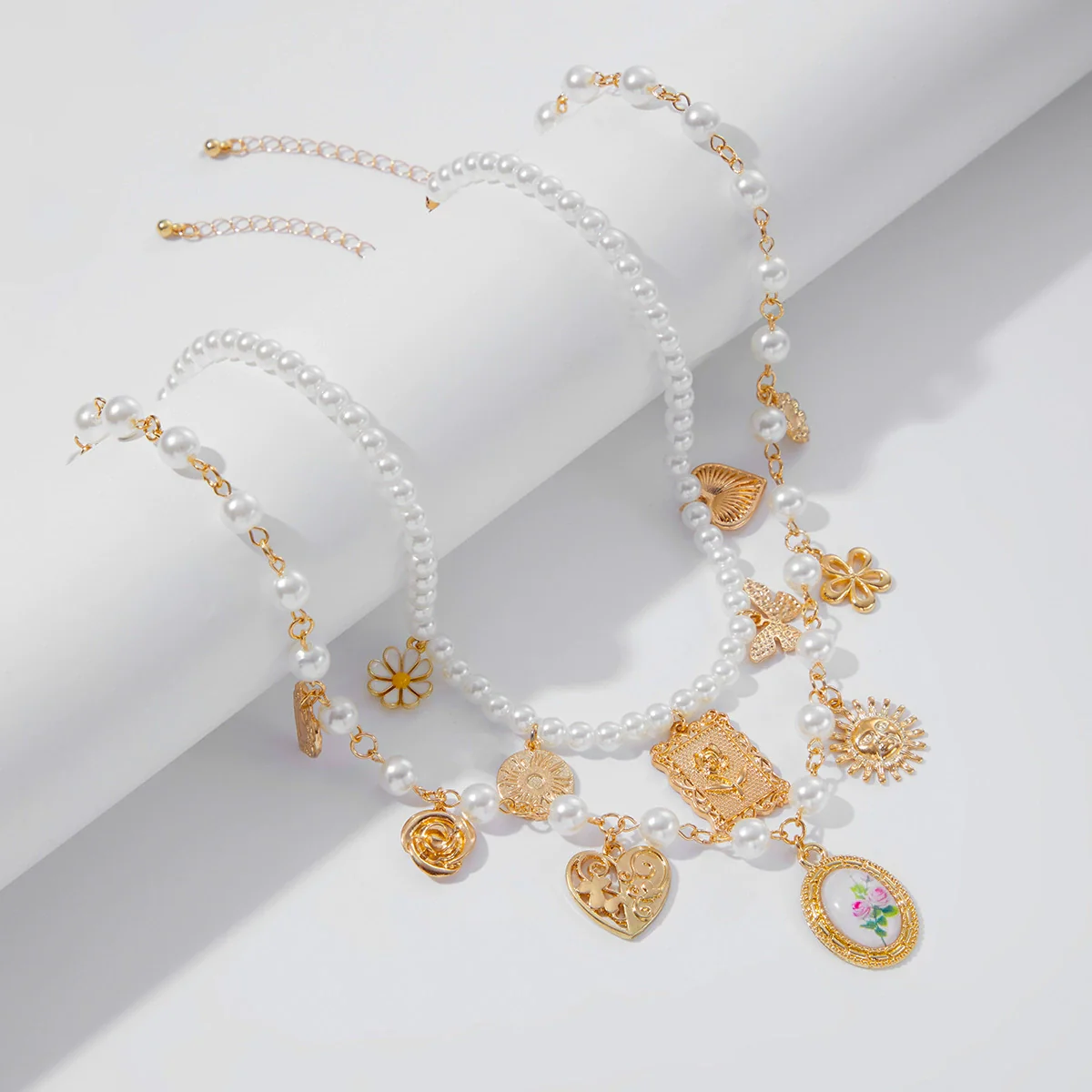Wholesale Necklace Imitation Pearl Alloy Acrylic Geometric Electroplating Retro Animal Style Pendant - Image 4