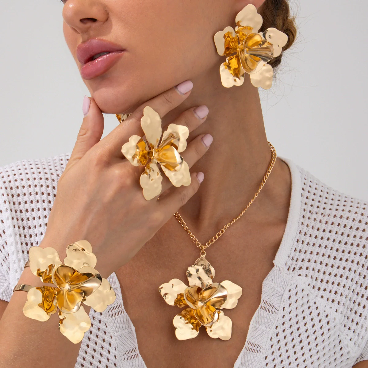 Wholesale Necklace Iron Dripping Oil Flower Exaggerated Electroplating Women's