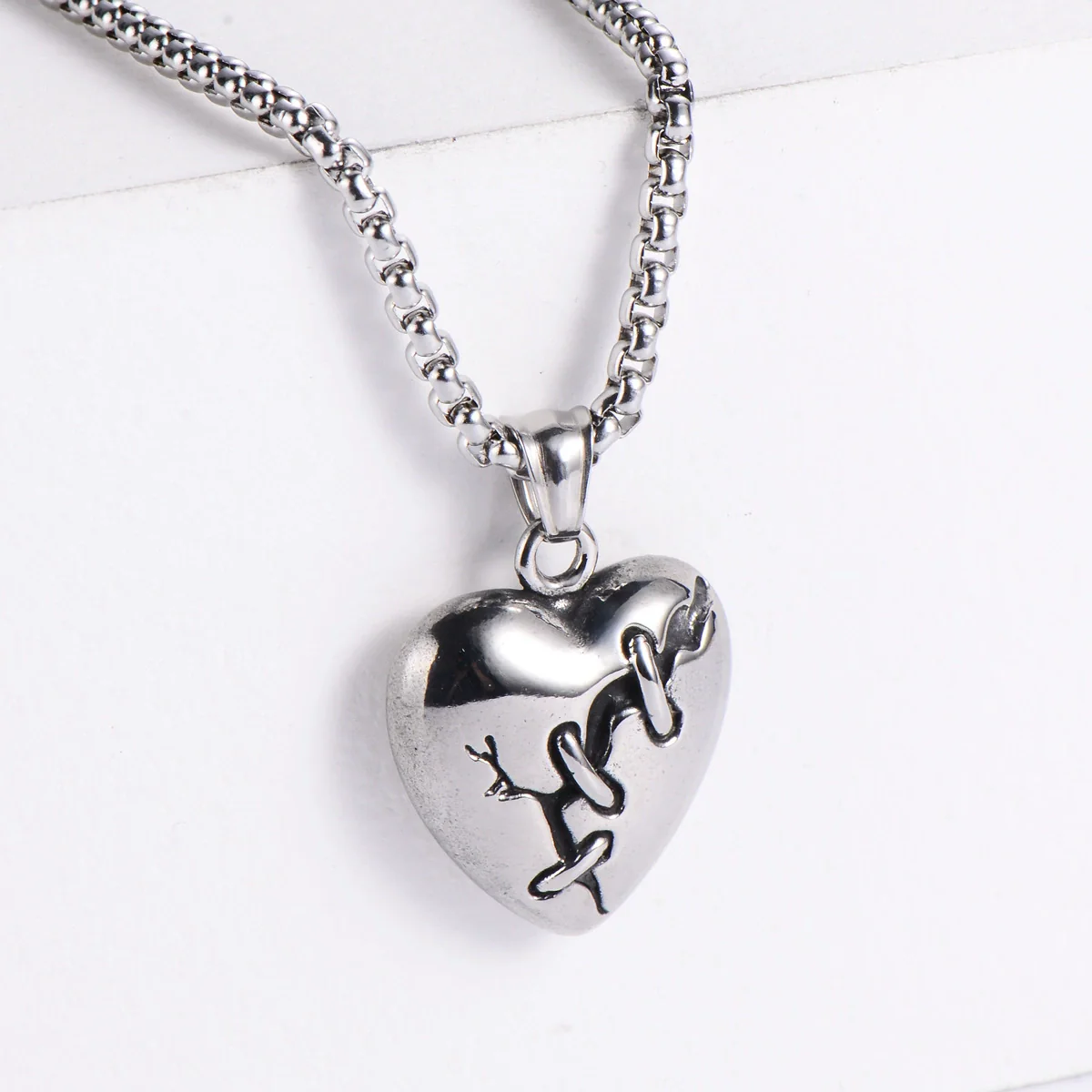 Wholesale Necklace Stainless Steel Retro Heartshaped Threedimensional Casting Electroplating Punk Hiphop Pendant - Image 3