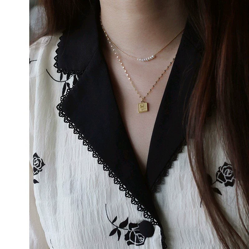 Wholesale Necklace Titanium Steel Colorunfading Plated Imitation Pearl Embossed Rose Geometric Water Wave Chain