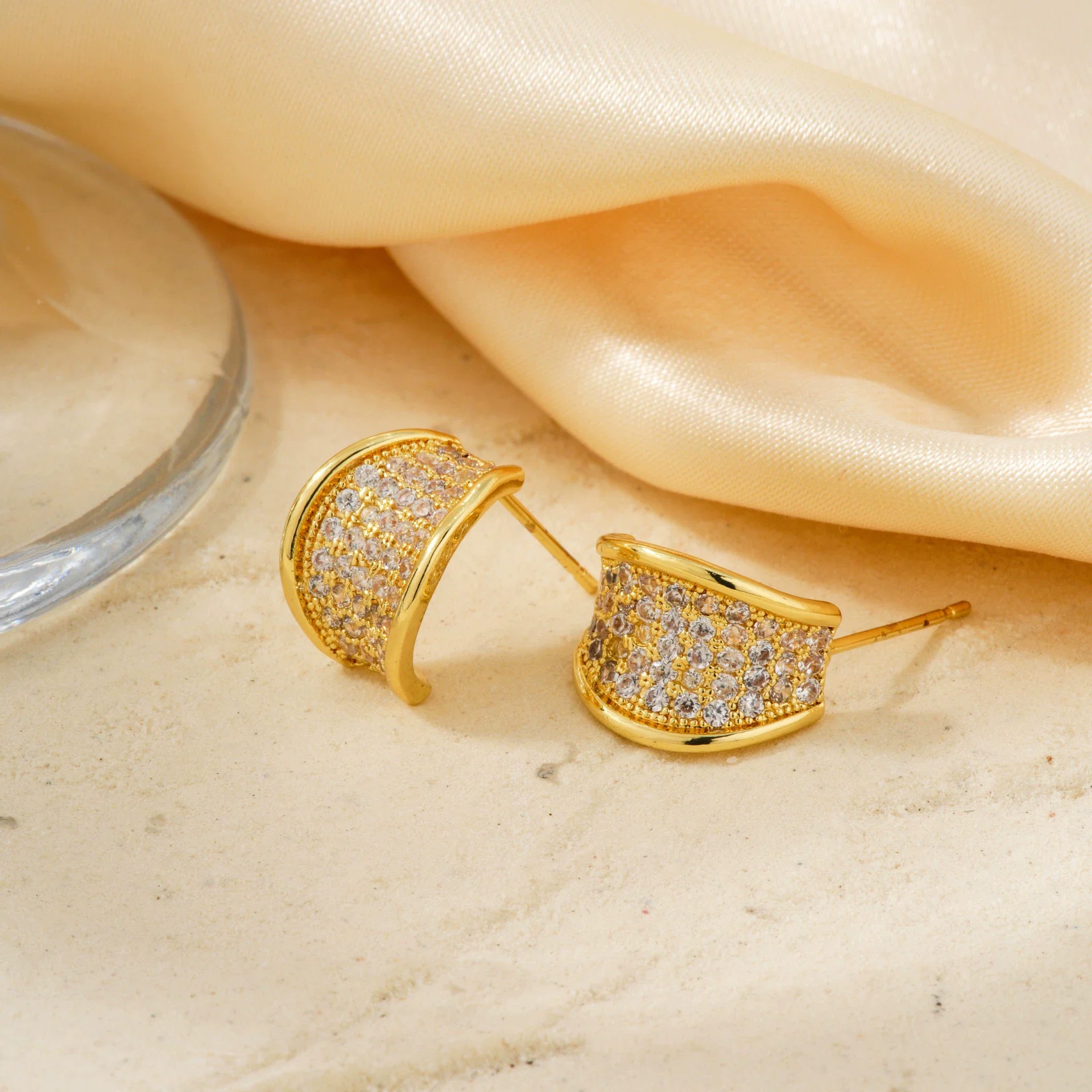 Wholesale Niche Fashion Copper Zircon Glass Earrings With Animal Zodiac Pattern And Electroplating Design - Image 4