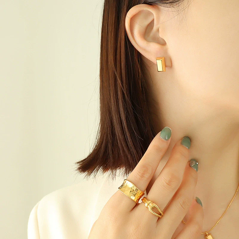 Wholesale Niche Geometric Titanium Steel Electroplated 18K Gold Mini Jewelry Set Of Necklace And Earrings - Image 3