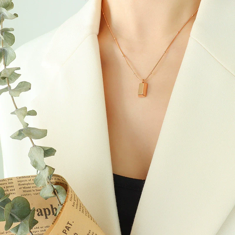 Wholesale Niche Geometric Titanium Steel Electroplated 18K Gold Mini Jewelry Set Of Necklace And Earrings - Image 9