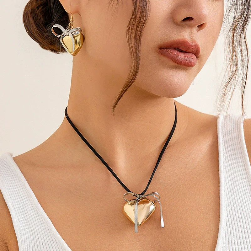 Wholesale Niche Matte Resin Love Bow And Heart Geometric Necklace With Electroplating Treatment For Women