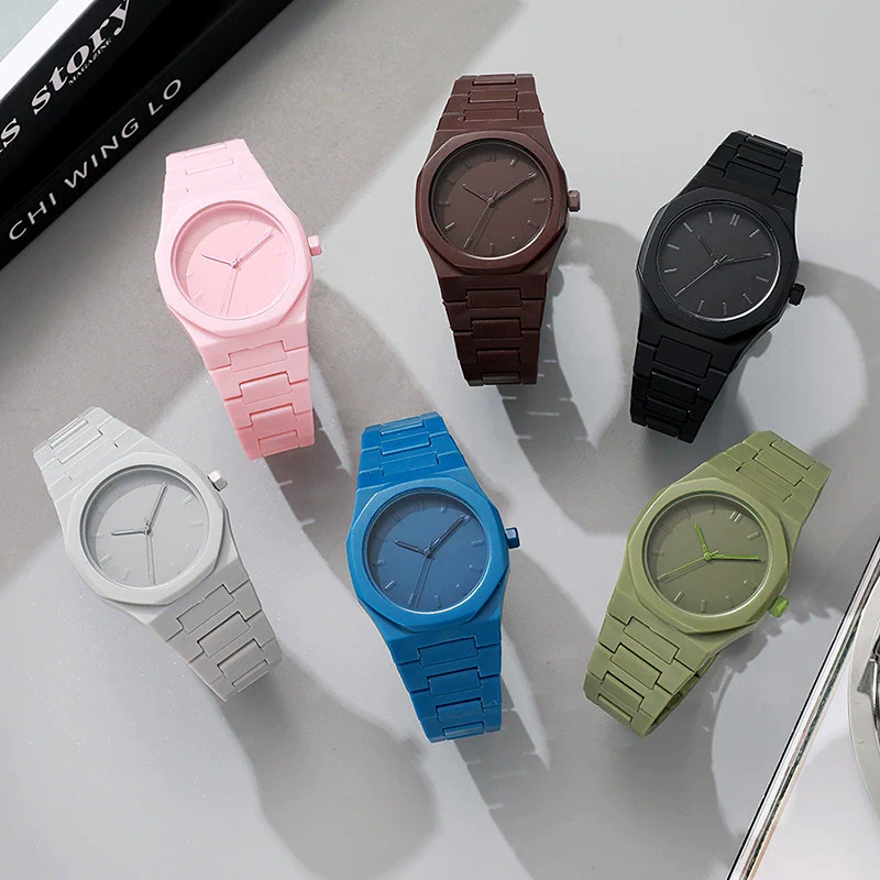 Wholesale Plastic Men's And Women's Quartz Watches With Round Dial And Stainless Steel Buckle For Exercise Style