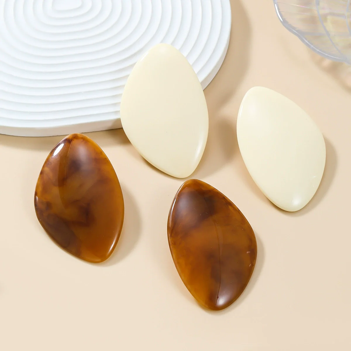 Wholesale Plastic Resin Women's Geometric Stamping Pebble Shape Fashion Earrings - Image 2