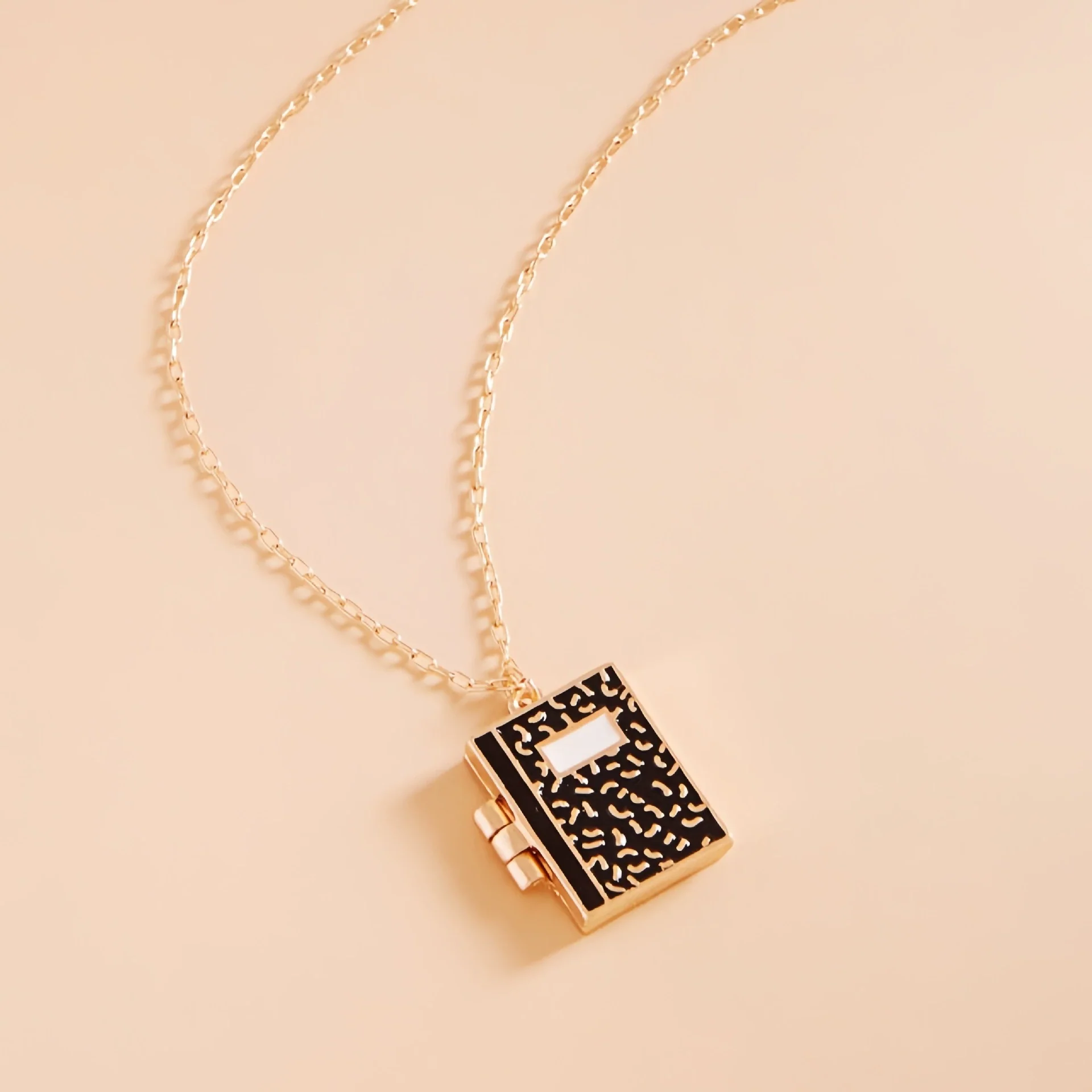 Wholesale Preppy Casual Style Unisex Opening And Closing Copper Pendant Necklace With 18K Electroplated Finish - Image 6