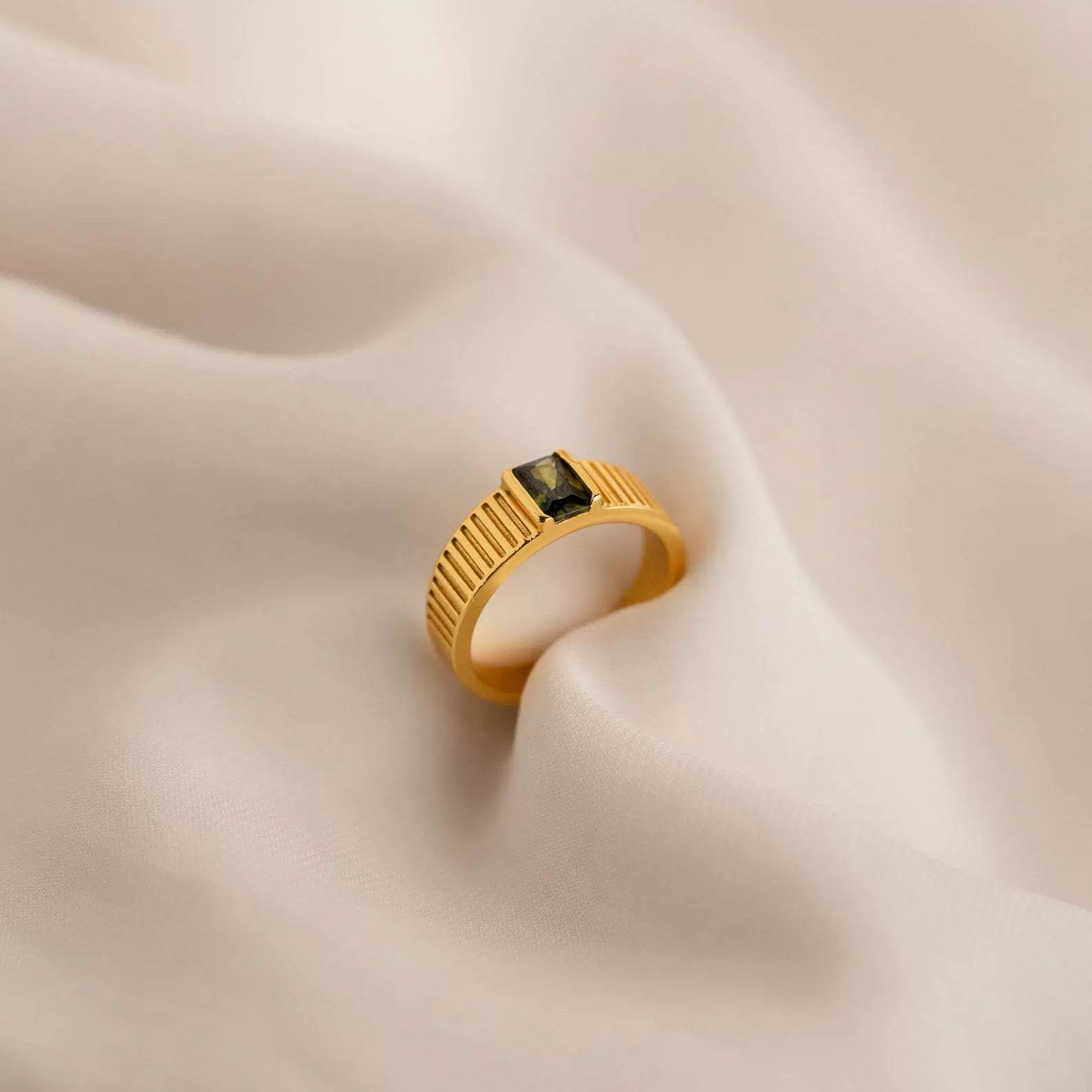 Wholesale Retro Emerald Zircon Cz Geometric Stainless Steel Electroplated Ring For Women - Image 4