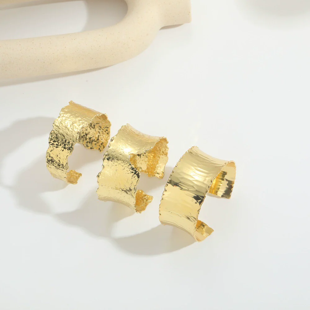 Wholesale Retro Exaggerated Stylish Butterfly Shape Copper Electroplated Bracelet For Women - Image 5