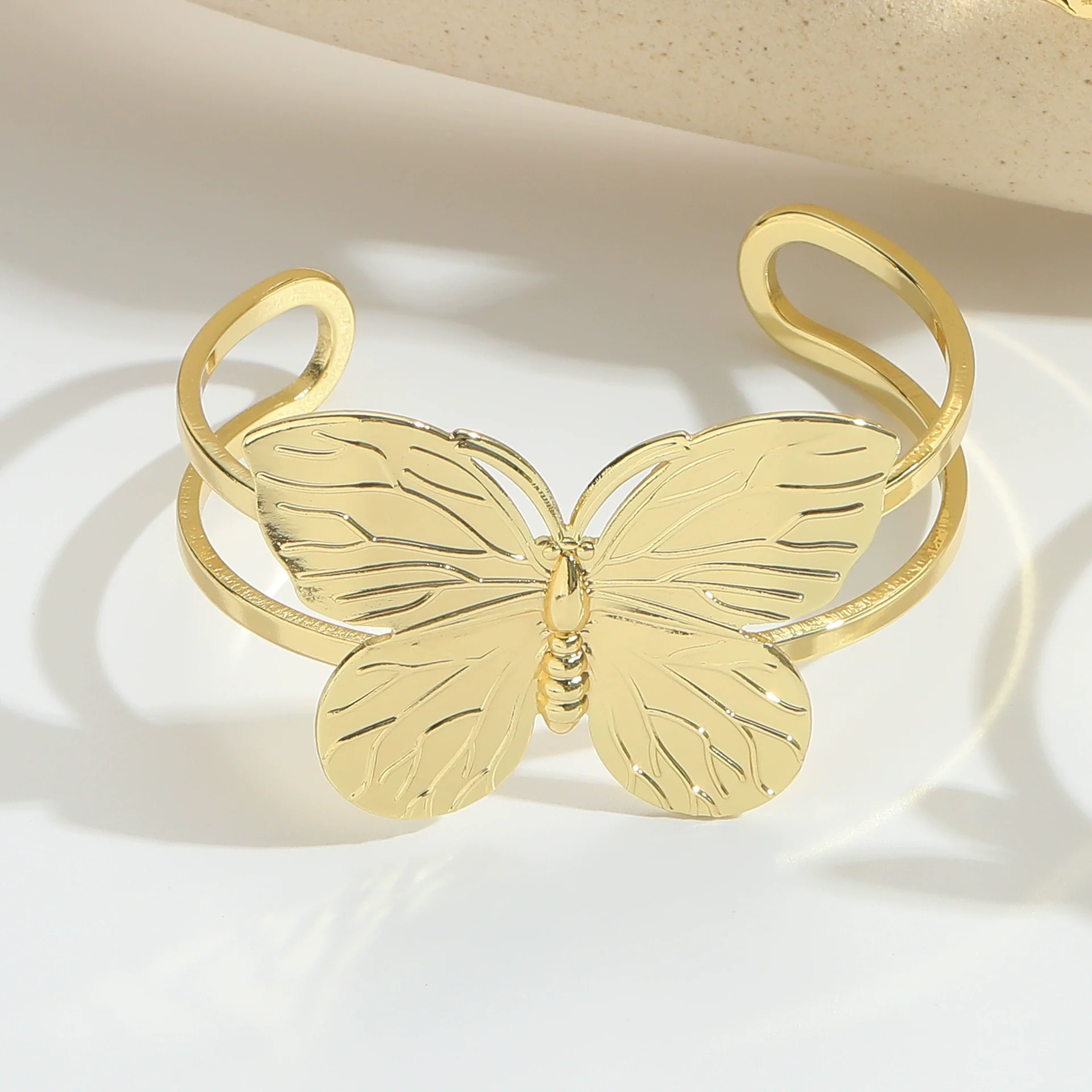 Wholesale Retro Exaggerated Stylish Butterfly Shape Copper Electroplated Bracelet For Women - Image 6
