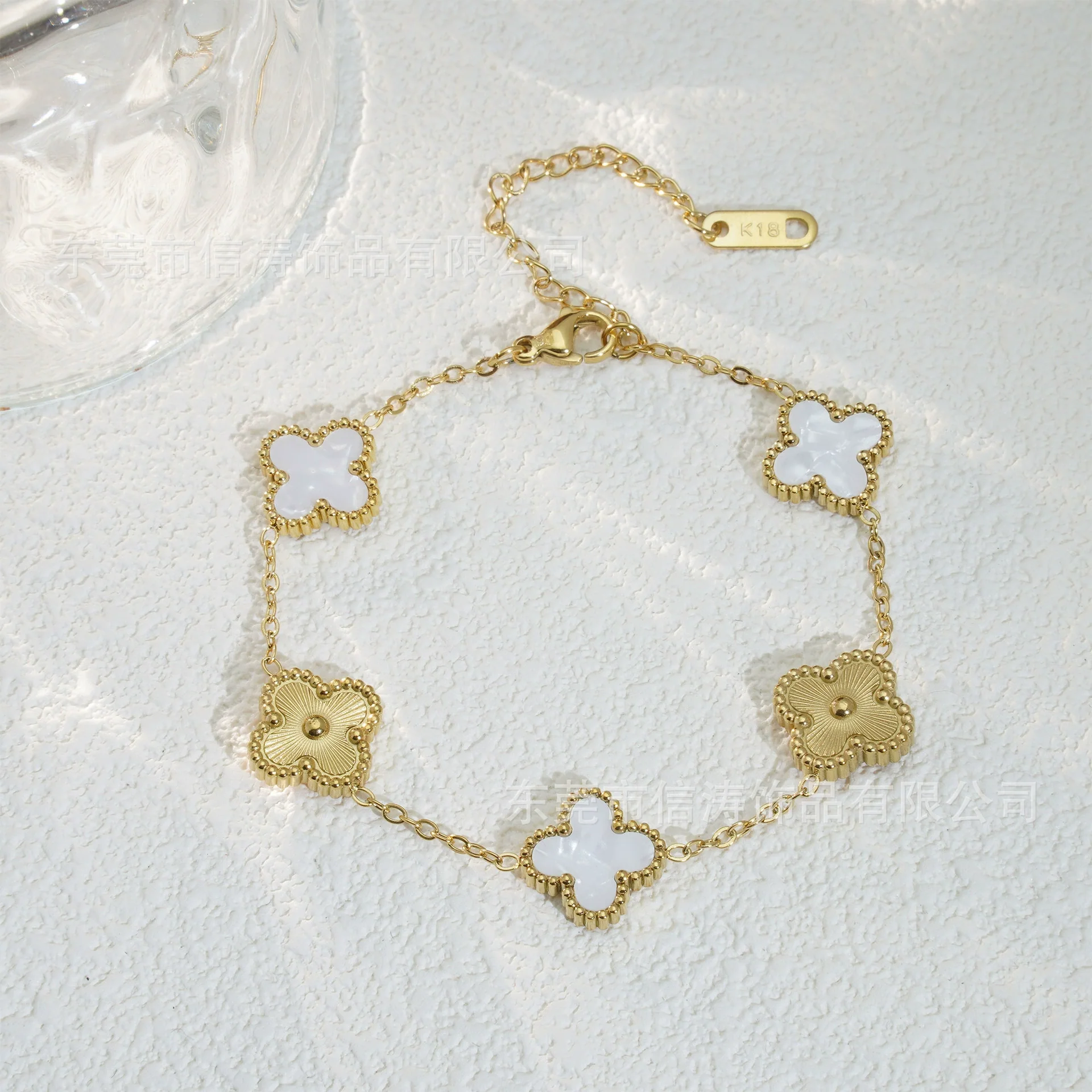 Wholesale Retro Floral Stainless Steel 18K Gold Plated Lucky Clover Bracelet For Men And Women