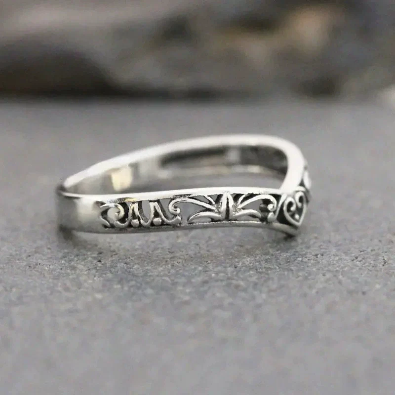 Wholesale Retro Hollow Women's Rings Copper Heart Geometric Antique Silver Electroplated - Image 3
