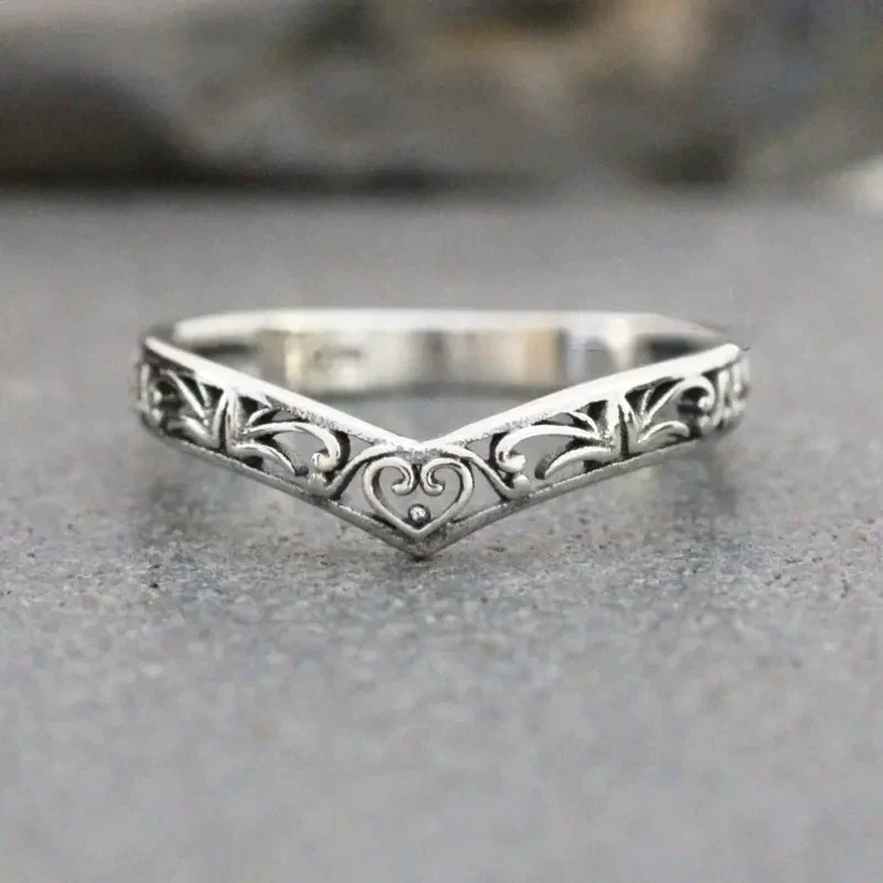 Wholesale Retro Hollow Women's Rings Copper Heart Geometric Antique Silver Electroplated - Image 6