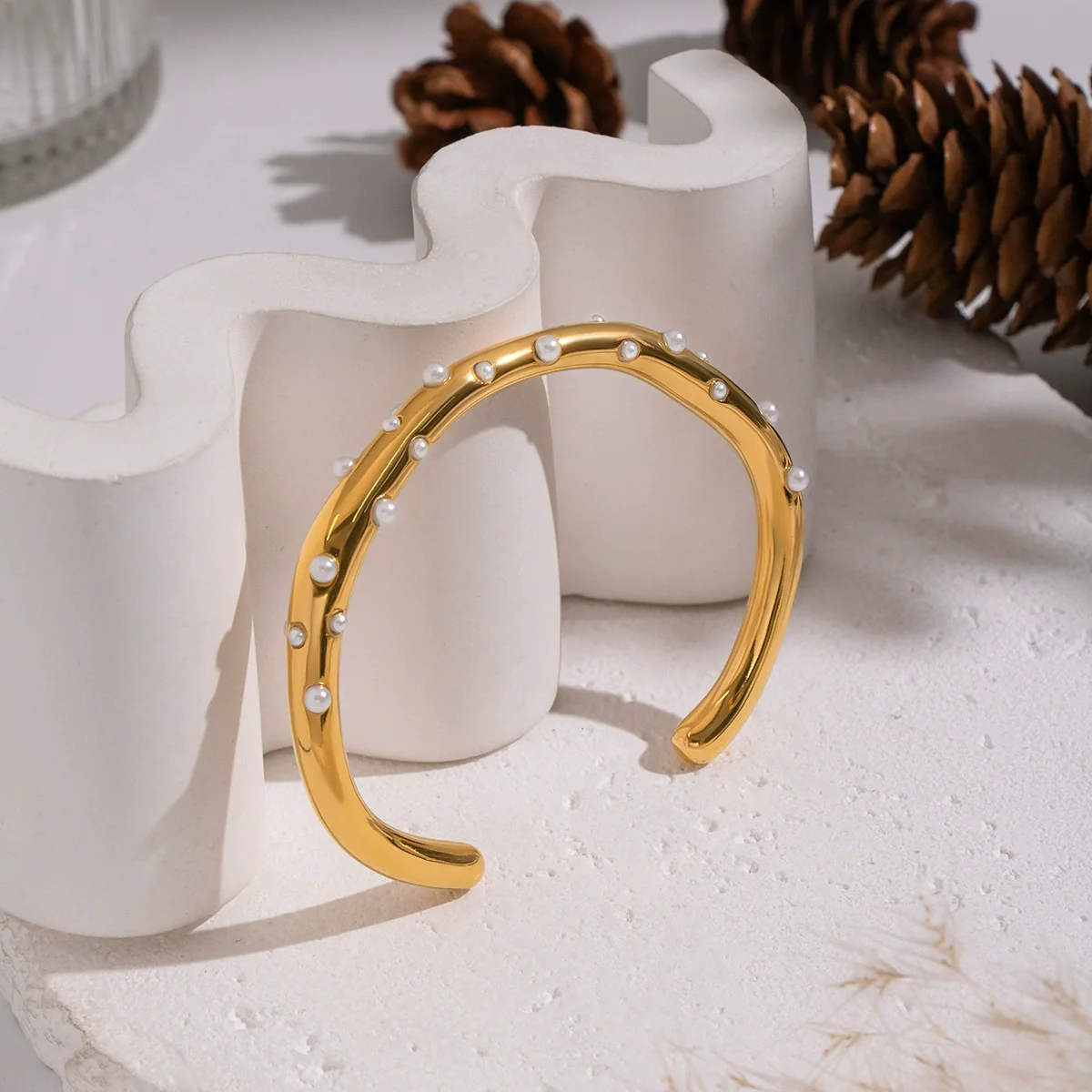 Wholesale Retro Minimalist Inlaid Pearl Irregular Arc Opening Stainless Steel Bracelet With Pvd Furnace Vacuum Real Gold Plating - Image 2