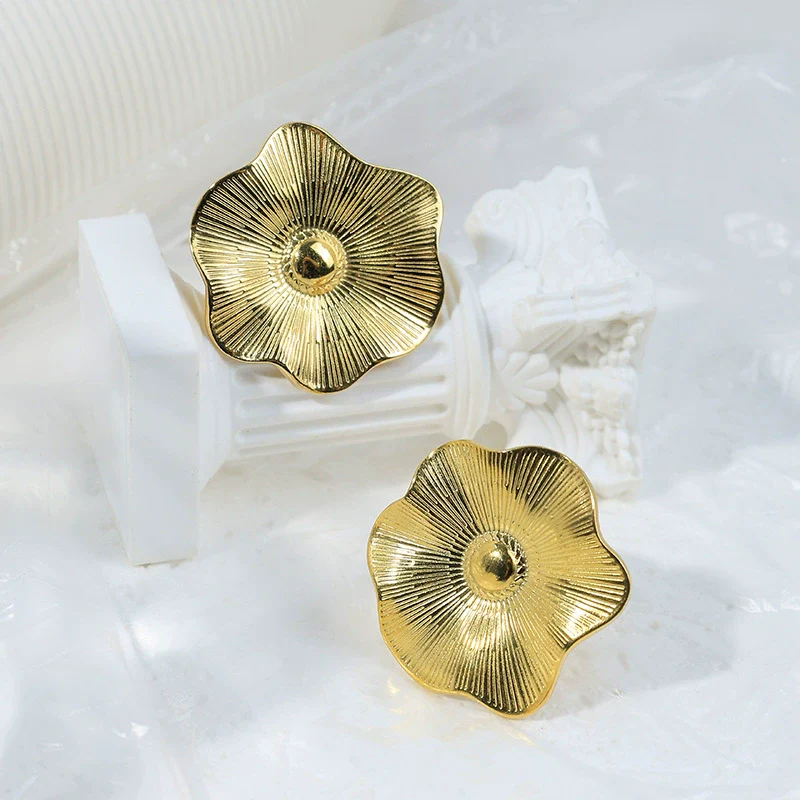 Wholesale Retro Texture Fashion Unisex Stainless Steel Lotus Leaf Flower Opening Ring With Electroplating - Image 3