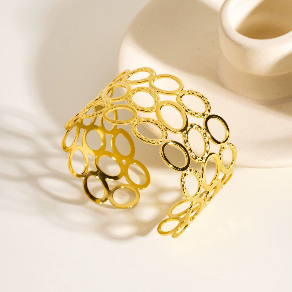 Wholesale Retro Texture Stainless Steel Electroplated Vacuum In Furnace Ins Style Geometric Bracelet - Image 2