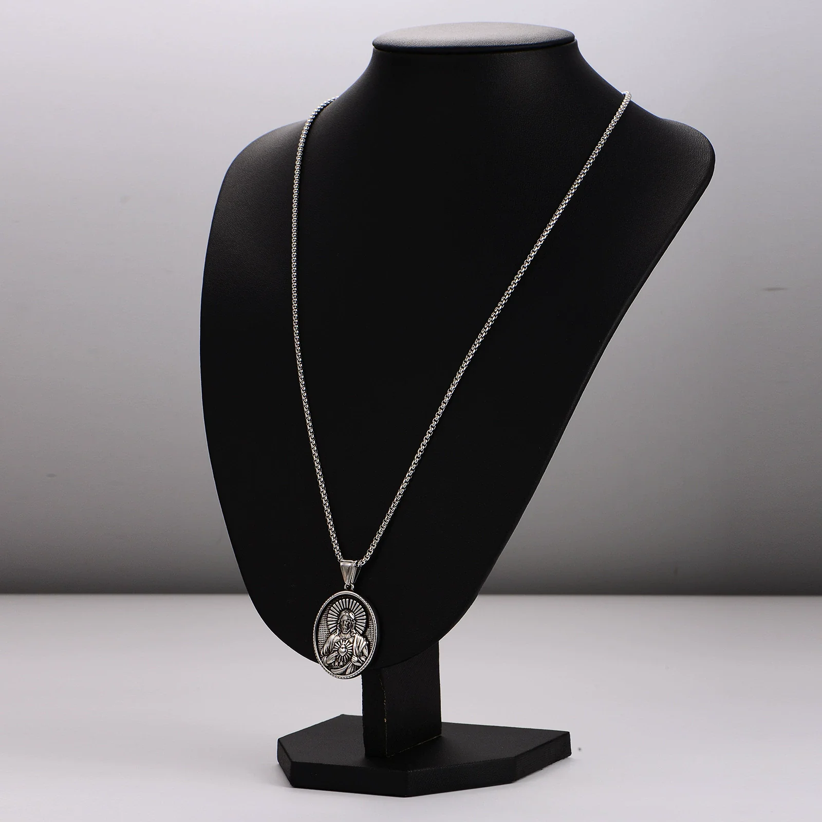 Wholesale Retro Unique Geometric Powder Cast Jesus Sacred Heart Pendant Necklace - Image 5