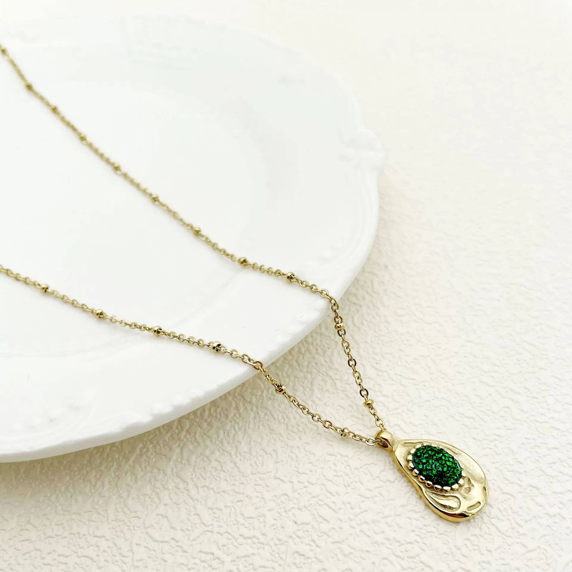 Wholesale Rhinestone Pendant Necklace French Retro Geometric Stainless Steel 18K Goldplated Clavicle Chain For Women - Image 5