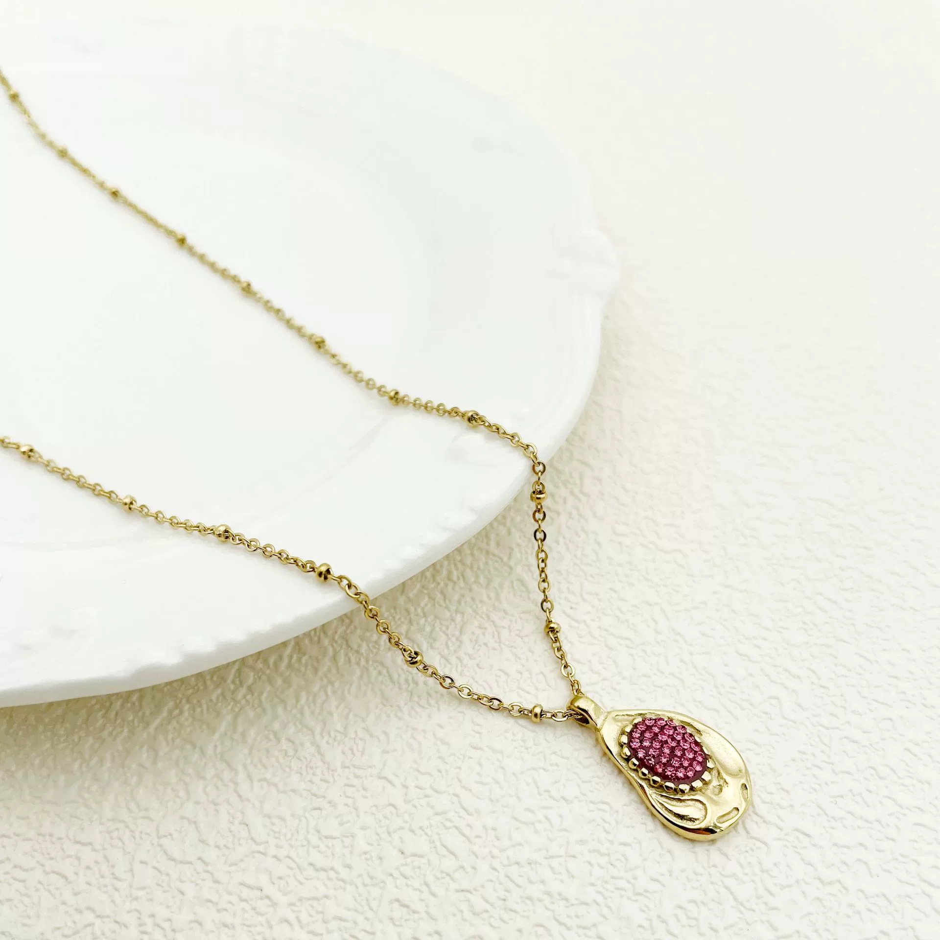 Wholesale Rhinestone Pendant Necklace French Retro Geometric Stainless Steel 18K Goldplated Clavicle Chain For Women - Image 6