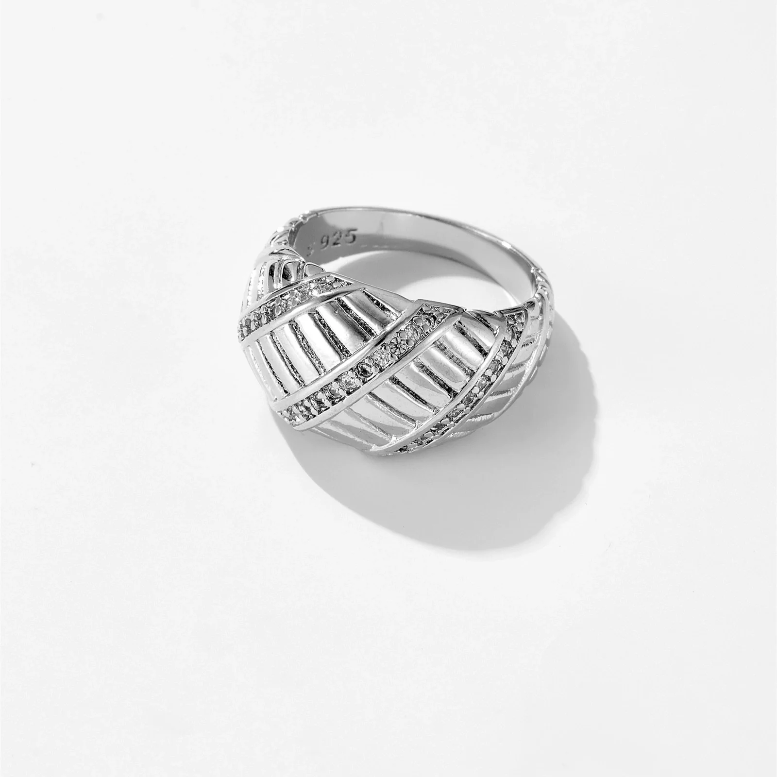 Wholesale Ring Copper Inlaid Zircon Geometric Irregular Horn Bag Shape Electroplated Platinum 18K Gold Women's Light Luxury Retro Niche Fashion - Image 2