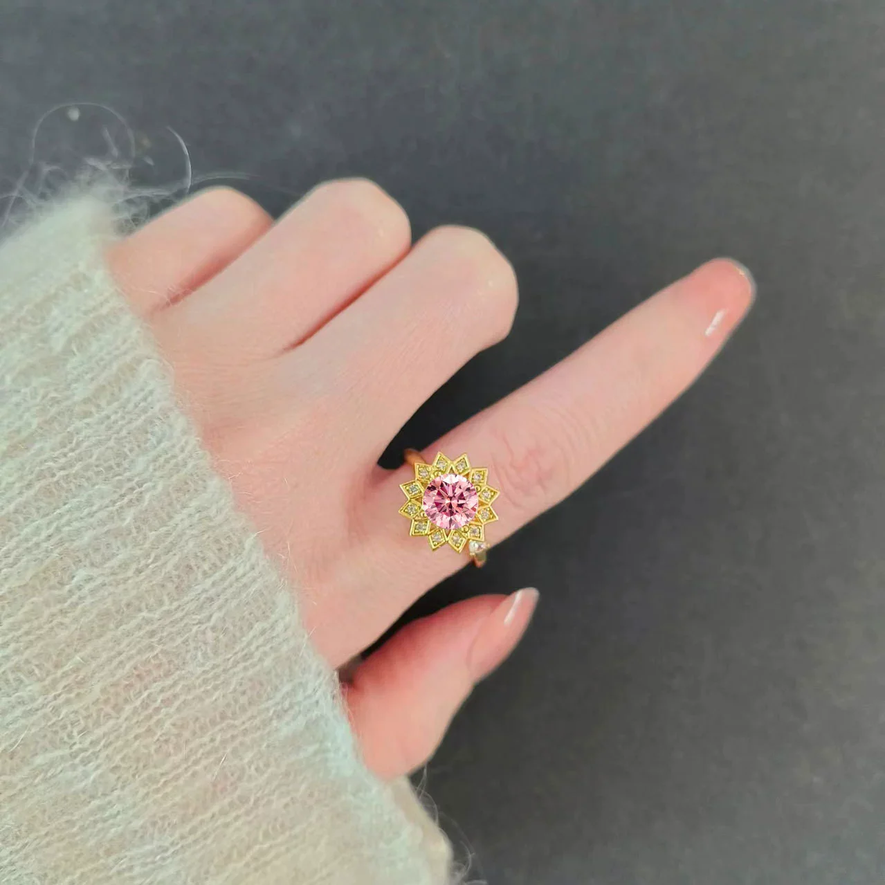 Wholesale Rotatable Sun Flower Ring Copper Microinlaid Zircon Electroplated Women's Light Luxury Fashion Open Ring Geometric Style - Image 2