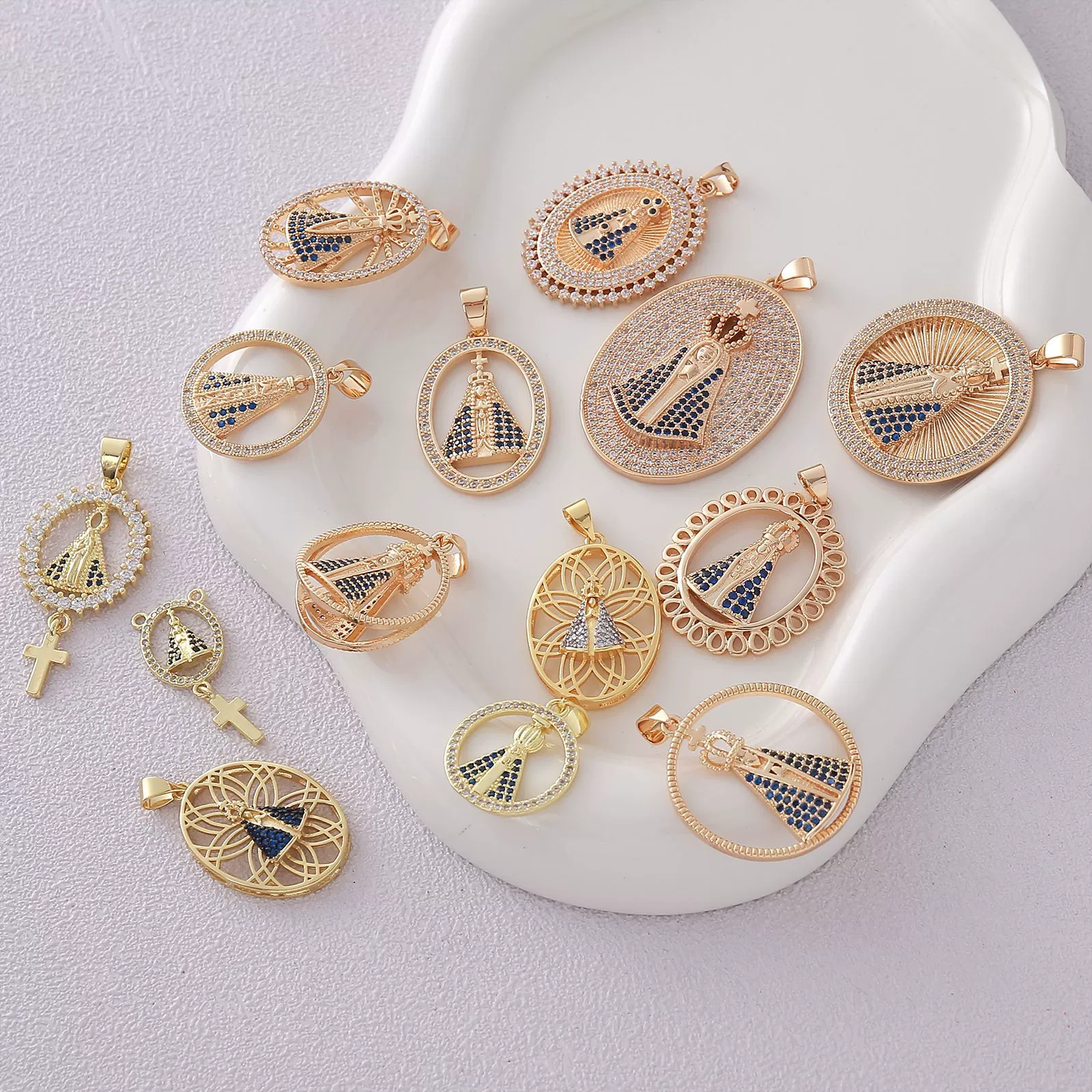 Wholesale Round Religious Pendant Copper 18K Gold Plated Vintage Charm Necklace For Women - Image 3