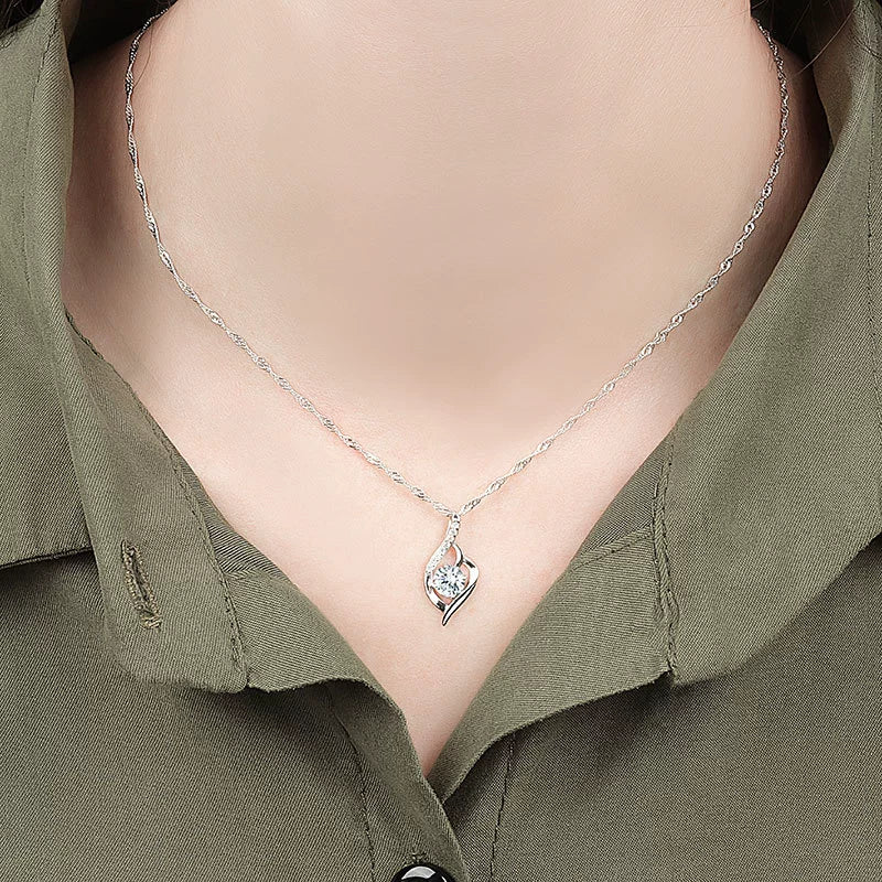 Wholesale S925 Sterling Silver Women's Clavicle Chain Pendant Necklace With Electroplating Treatment - Image 4